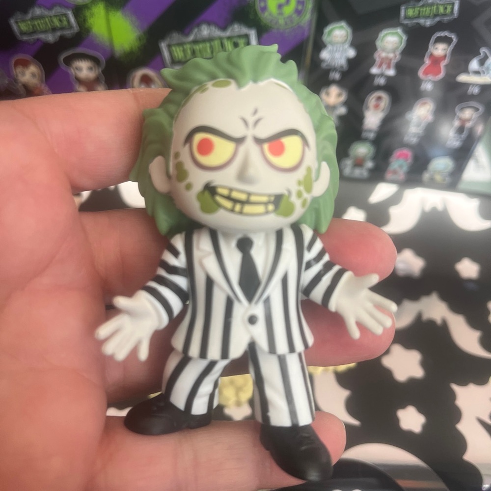 Funko Mystery Minis Beetlejuice Vinyl Figure Set of 3 - Picture 3 of 8